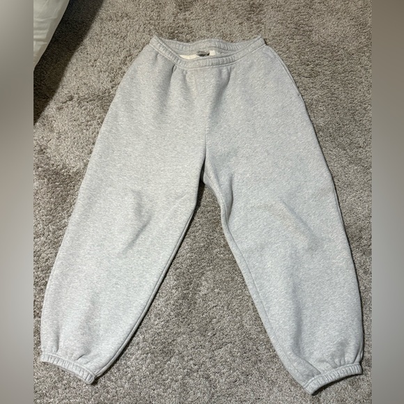EUC Skims Heavyweight Fleece Oversized Joggers in Light Heather Grey. Large - Picture 11 of 16